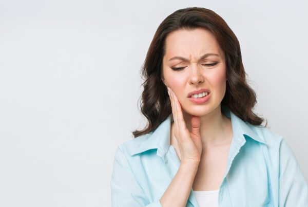 Tooth Pain That Comes and Goes — What It Means & When to Act | Best Dental